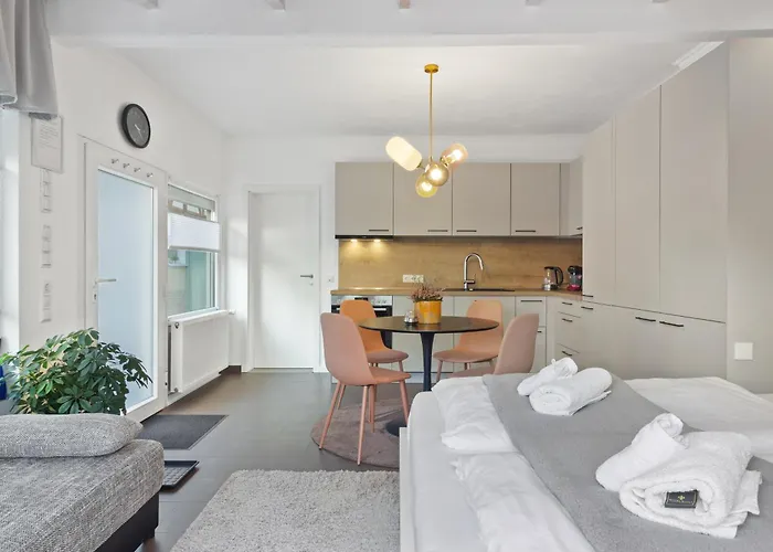 Gaestehaus Fuer 3 - Sauna - Terrasse - Wlan - Kueche 아파트 Haßloch